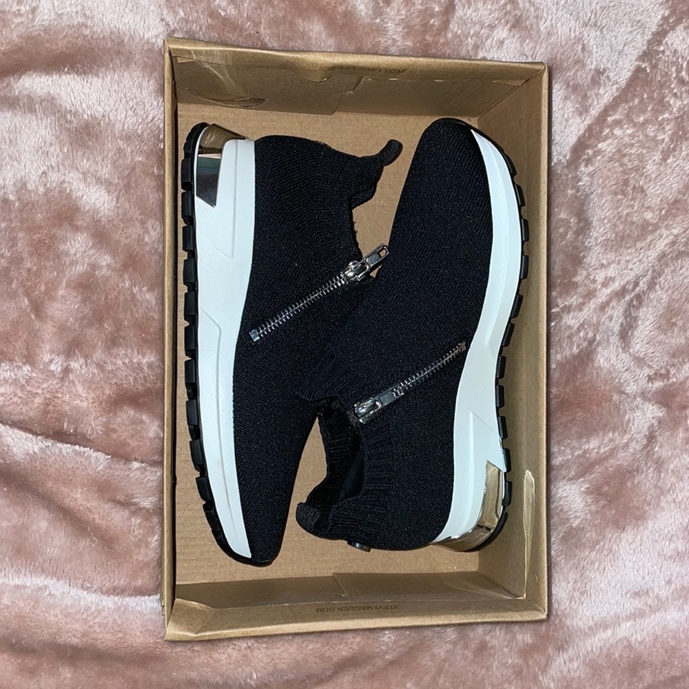 Steve Madden sneakers with zippers, brand new never worn.